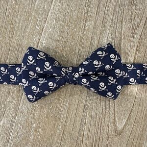 Vineyard Vines Boys Silk Bow Tie Skull and Crossbones Print